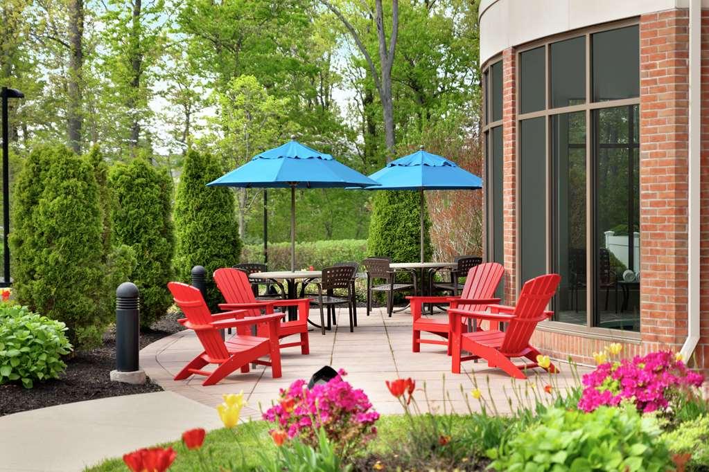 Hilton Garden Inn Tampa East Brandon Exterior foto